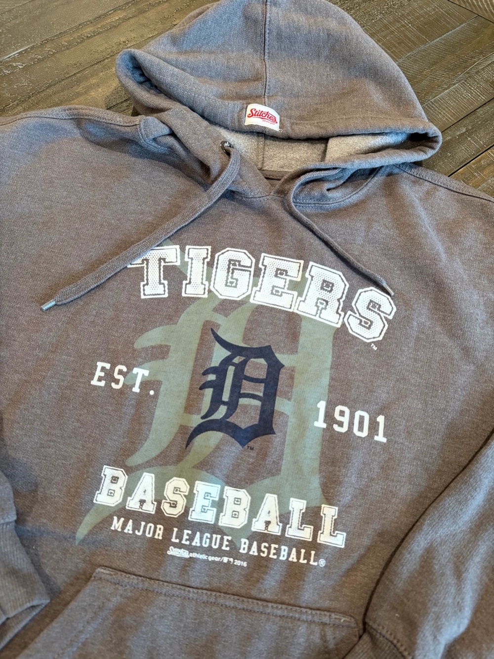 Detroit Tigers MLB Stitches Hoodie Men’s Large Grey Pullover Baseball